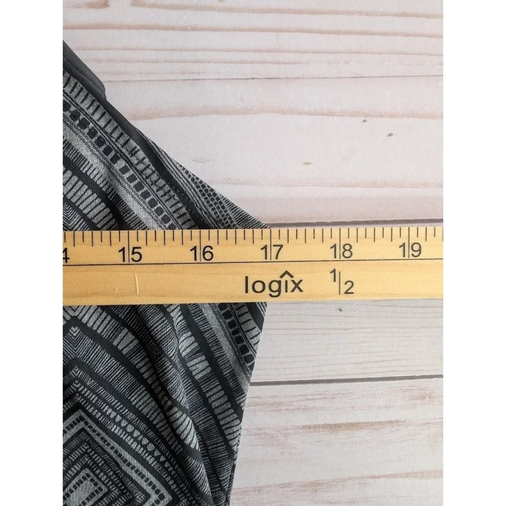 Fabletics Size Medium Gray Black‎ Norwalk Taos Print Active Tank Top - Picture 3 of 6